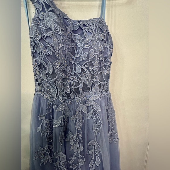 NWT (0) Light Periwinkle Juniors Womens embroidered asymmetrical Evening Dress - Picture 3 of 10